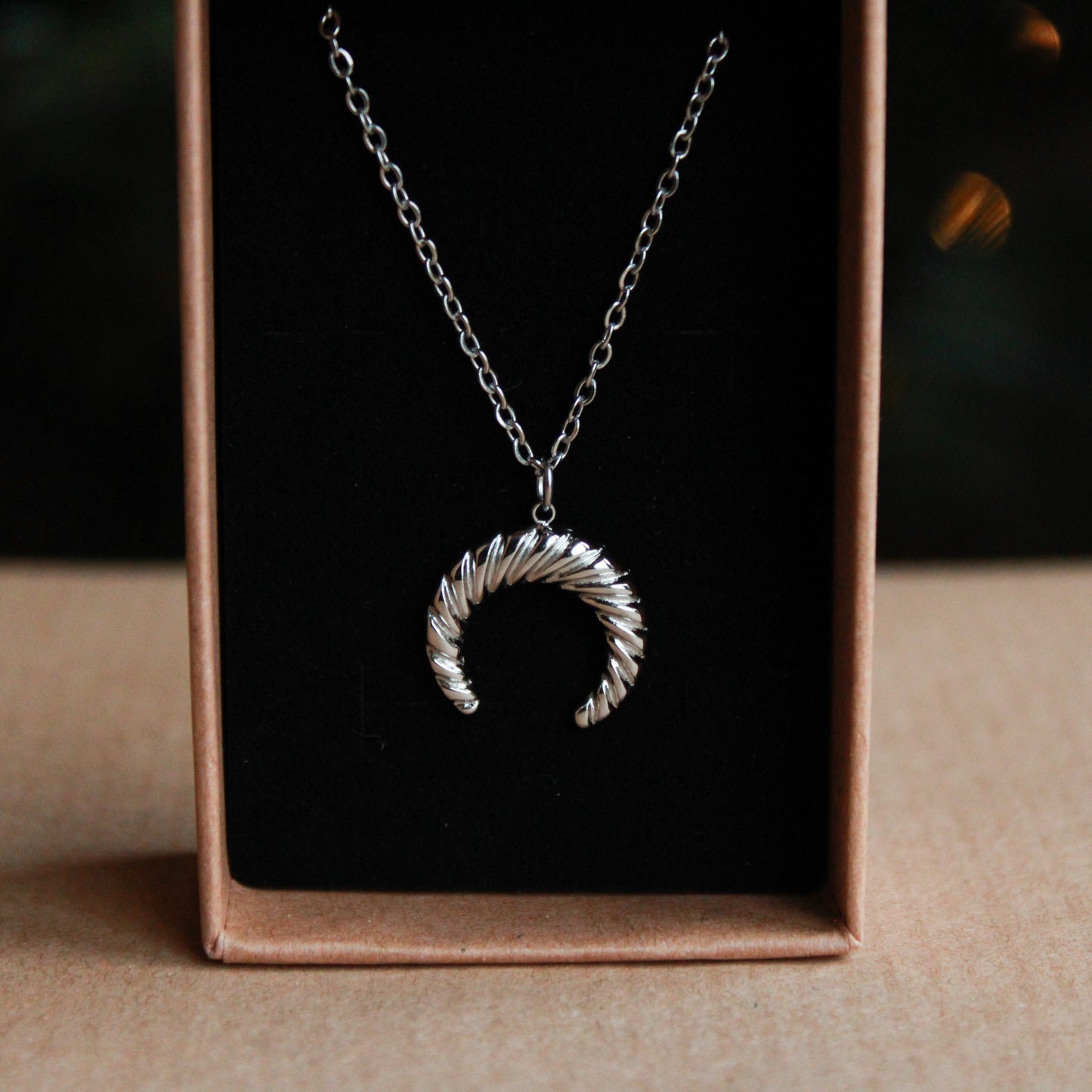Halskette Silber mit Halbmond Anhänger aus Edelstahl