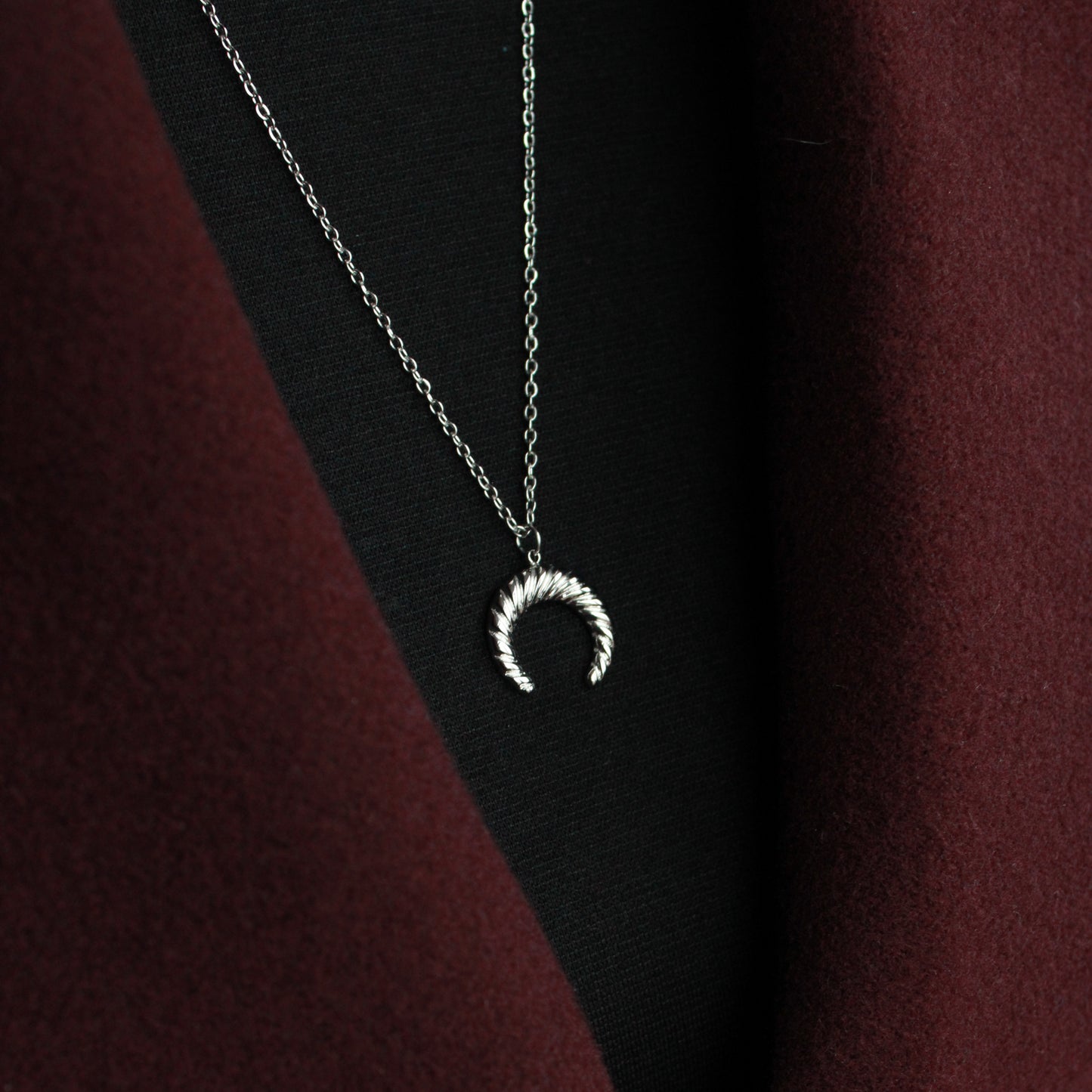 Halskette Silber mit Halbmond Anhänger aus Edelstahl