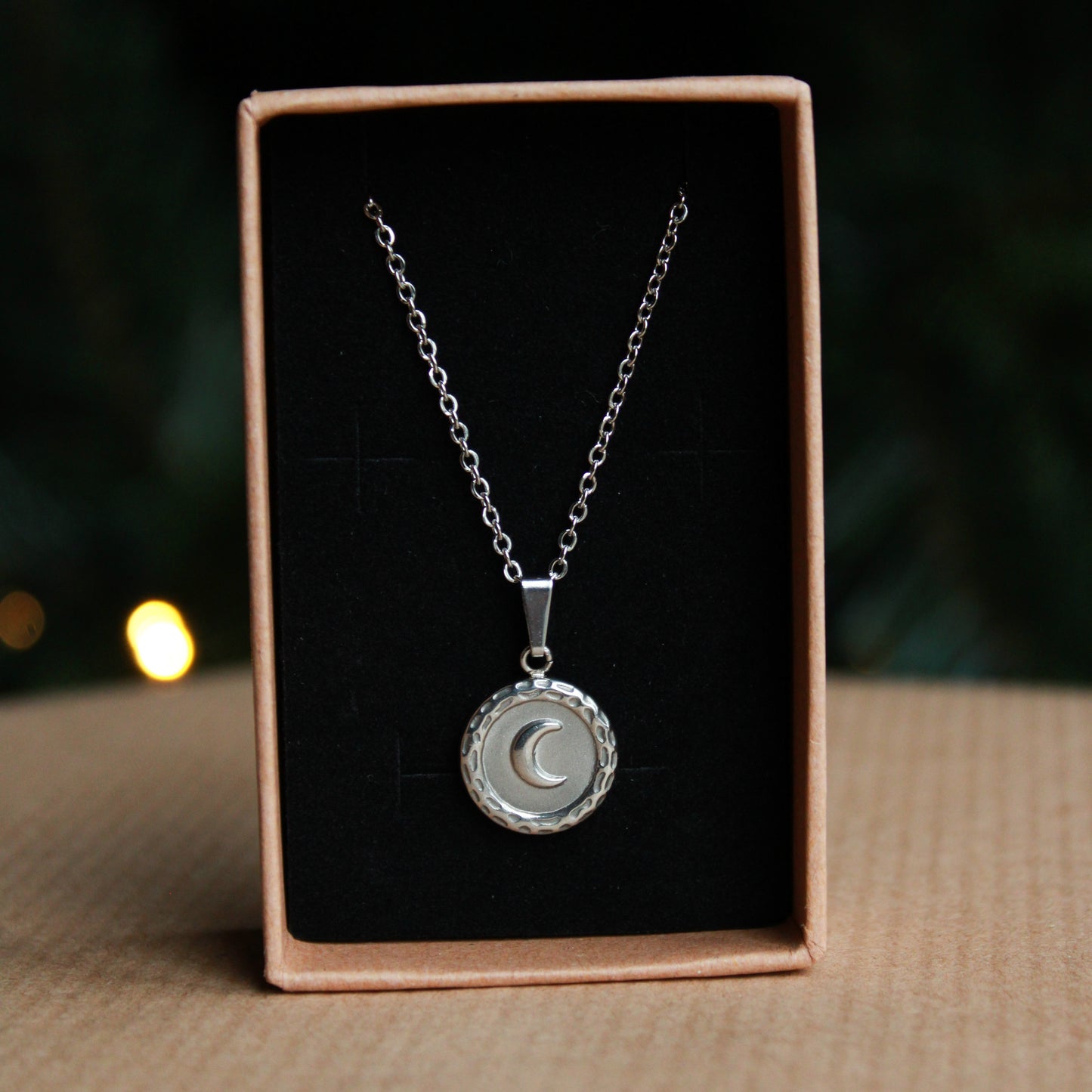 Halskette mit Mond Anhänger in Silber aus Edelstahl