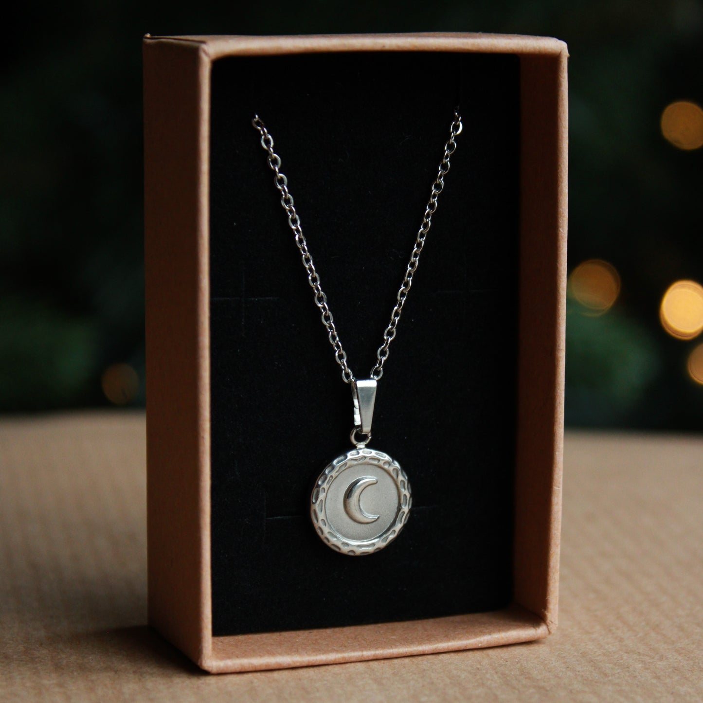 Halskette mit Mond Anhänger in Silber aus Edelstahl