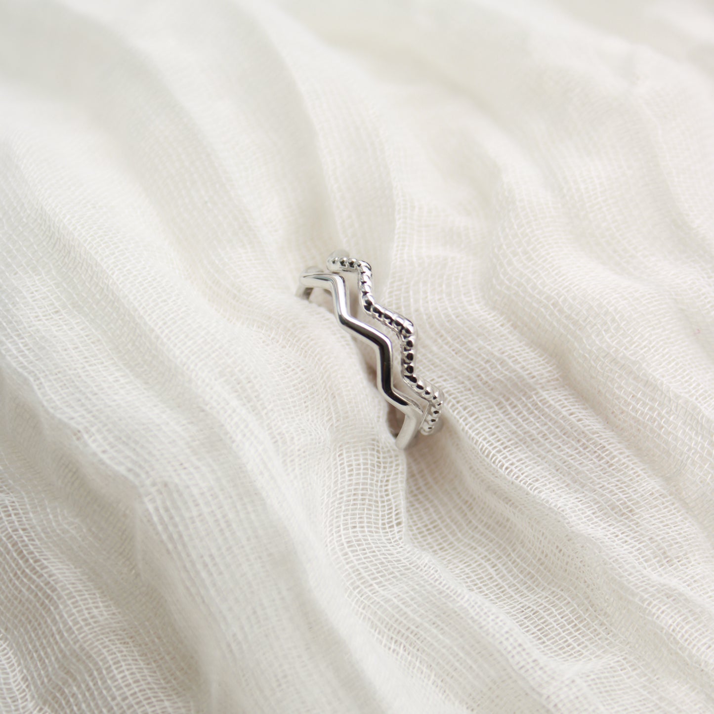 Silberner Ring aus Edelstahl im Zickzack-Design, verstellbar