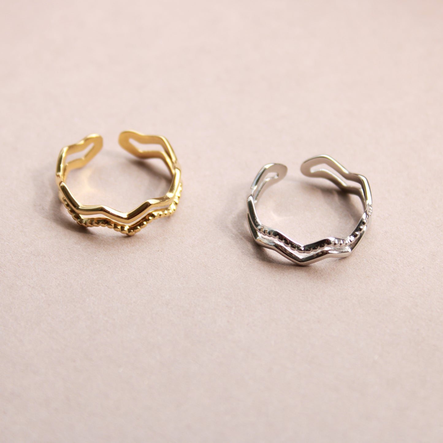 Goldener Ring aus Edelstahl im Zickzack-Design, verstellbar