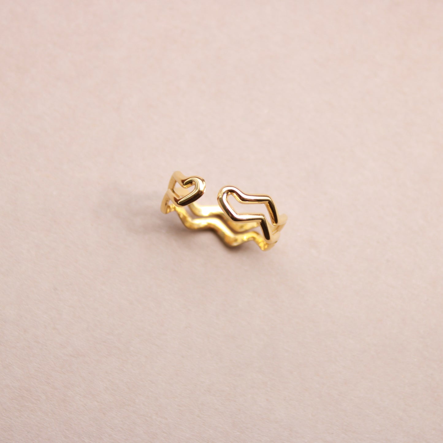 Goldener Ring aus Edelstahl im Zickzack-Design, verstellbar
