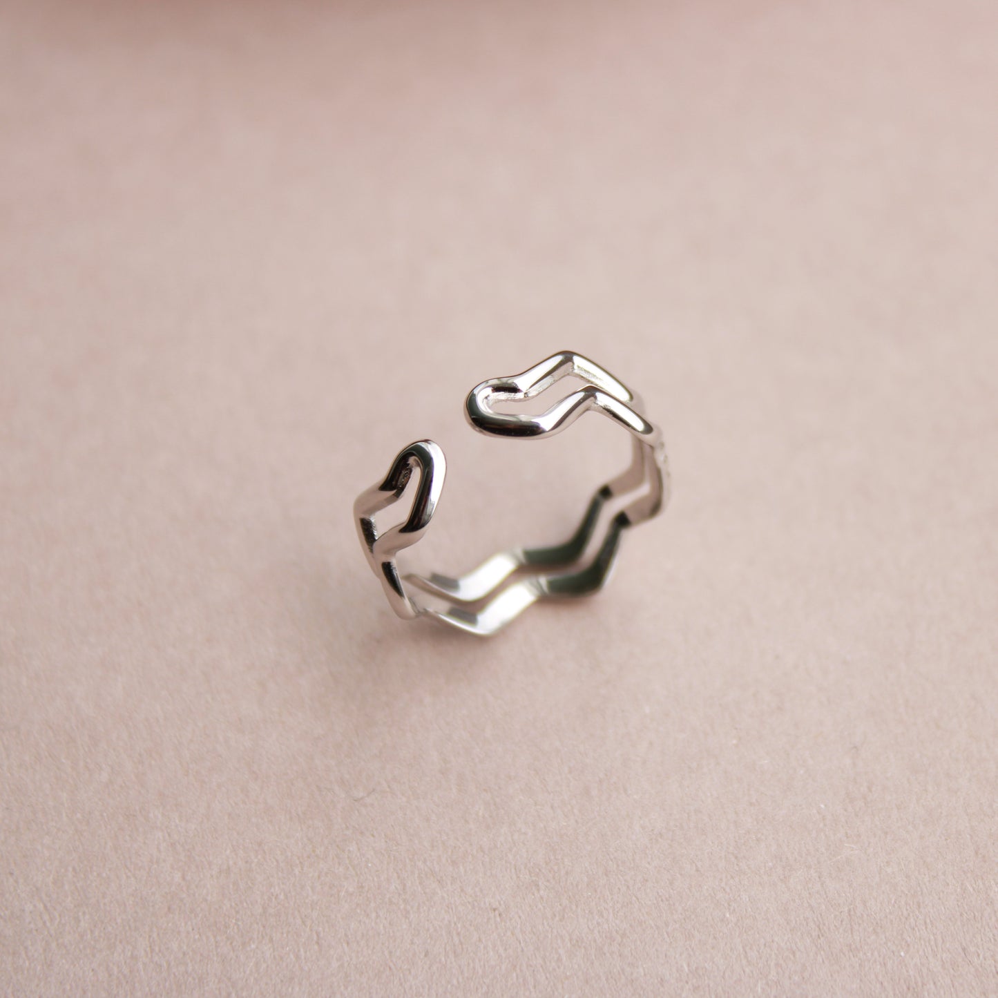 Silberner Ring aus Edelstahl im Zickzack-Design, verstellbar