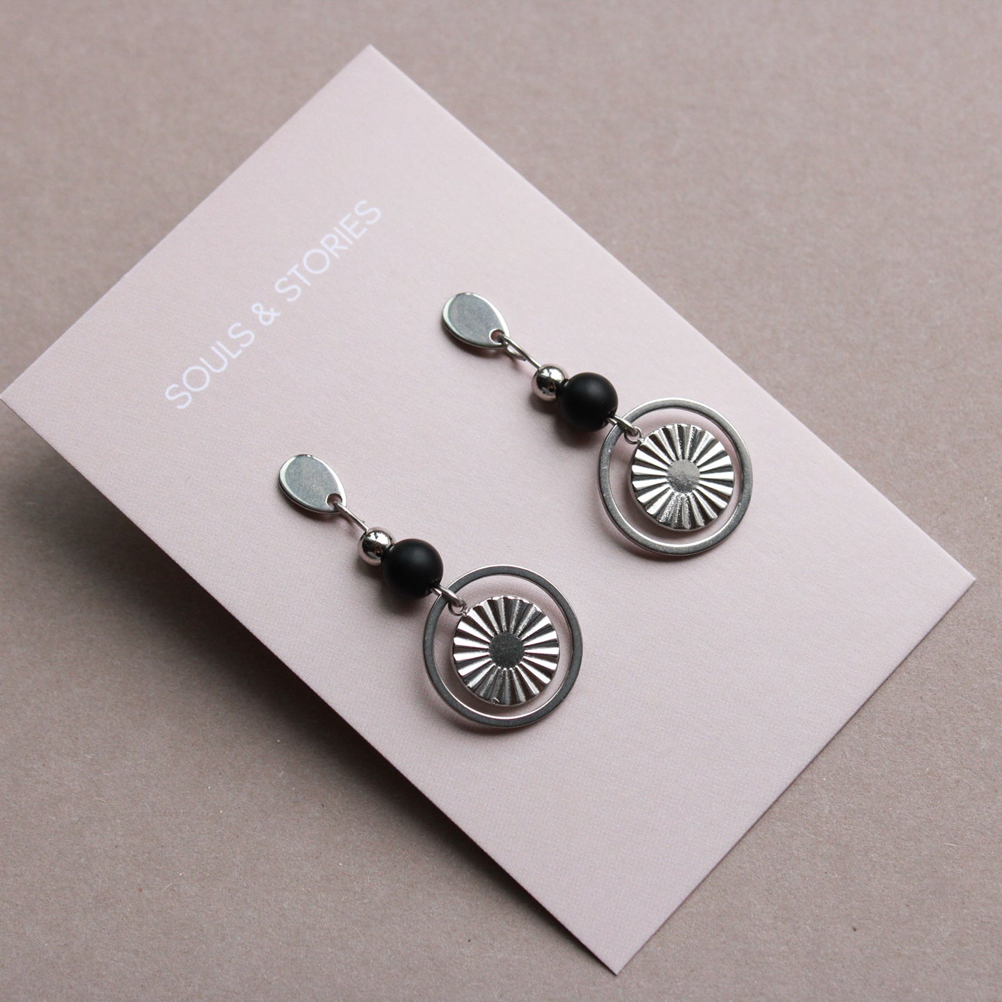 Ohrringe Silber mit Perle in Schwarz aus Naturstein und rundem Anhänger, Onyx Edelstein, Ohrstecker