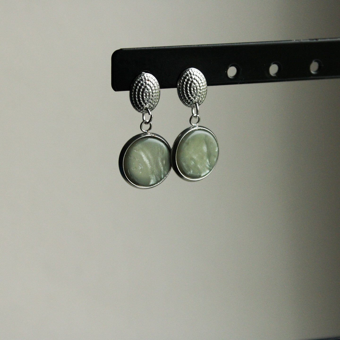 Silber Ohrringe rund aus Edelstahl mit Stein in der Farbe Jadegrün, Ohrstecker