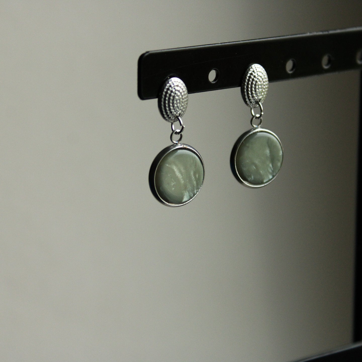 Silber Ohrringe rund aus Edelstahl mit Stein in der Farbe Jadegrün, Ohrstecker