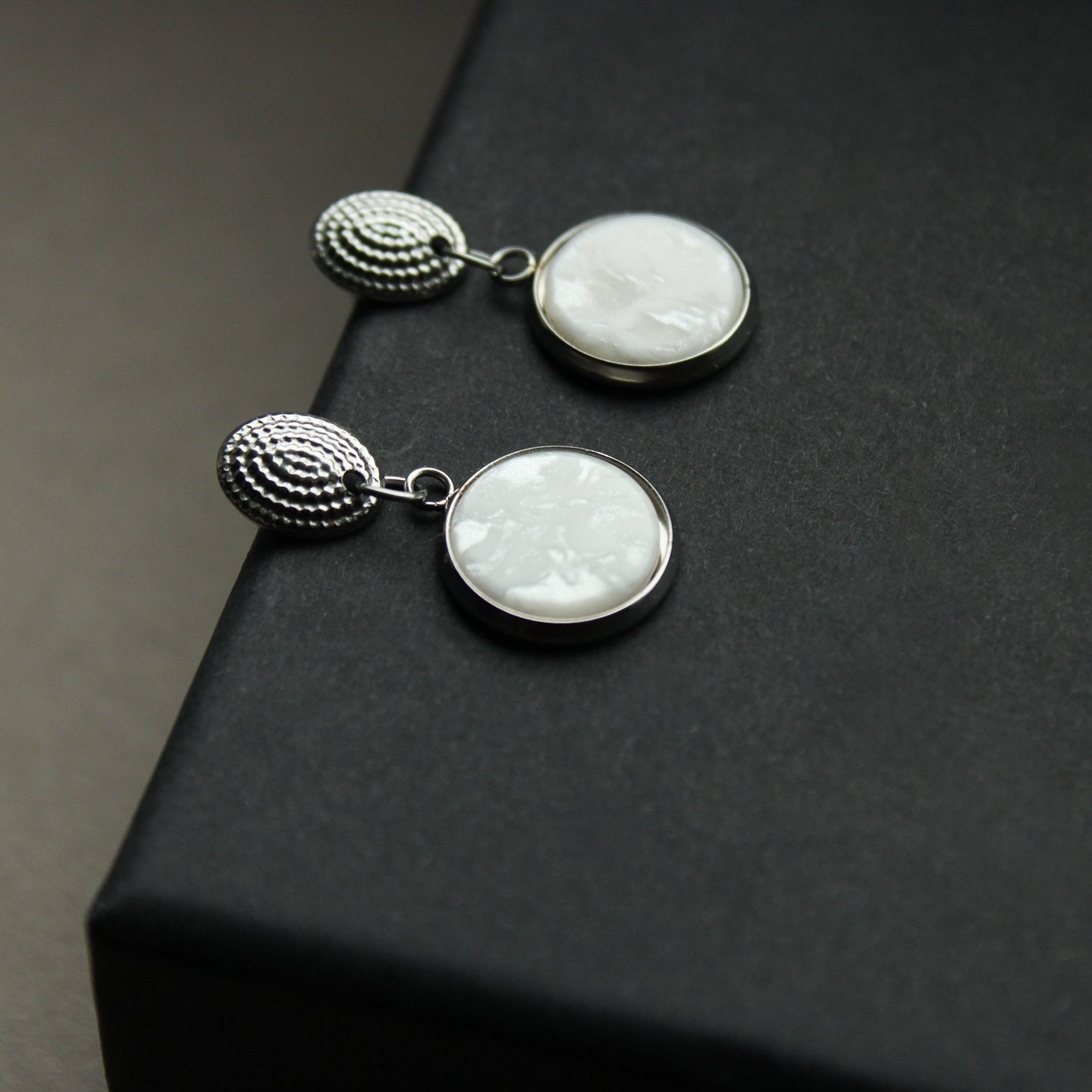 Ohrringe Silber aus Edelstahl mit Stein in Weiß, Ohrstecker, rund