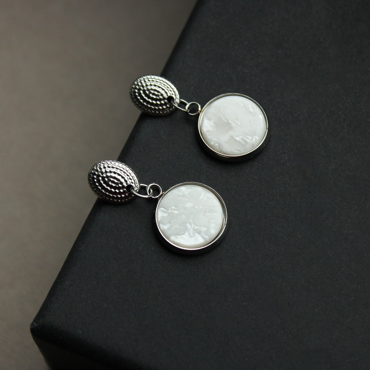 Ohrringe Silber aus Edelstahl mit Stein in Weiß, Ohrstecker, rund