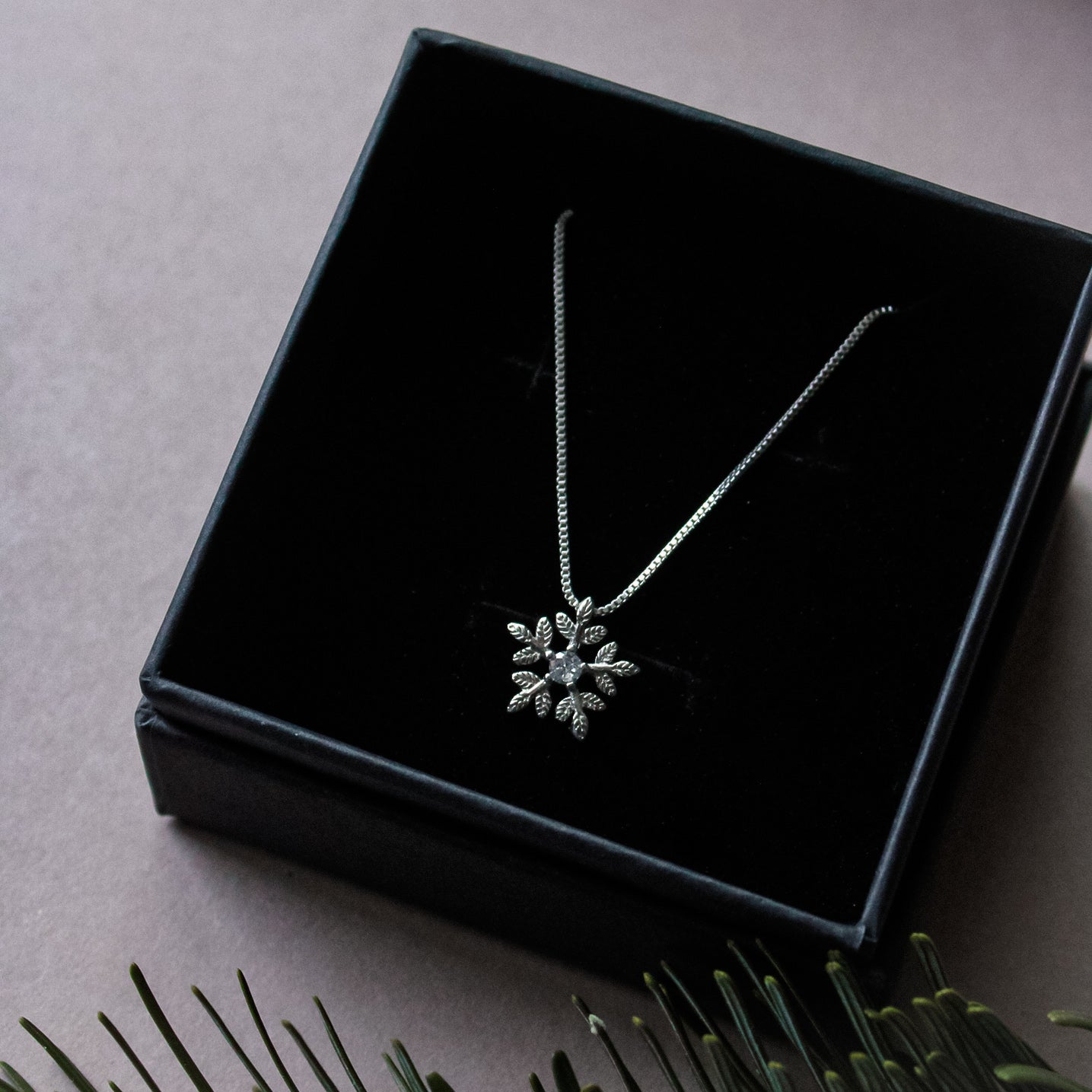 Halskette mit Schneeflocke als Anhänger, 925er Sterling Silber