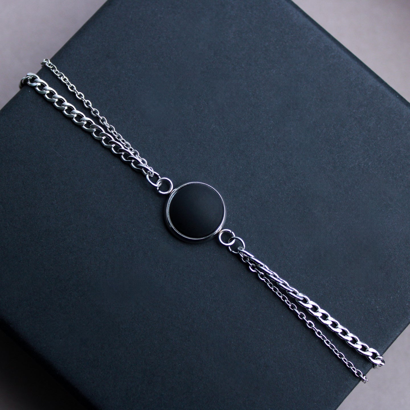 Armband in Silber mit Stein in Schwarz Matt