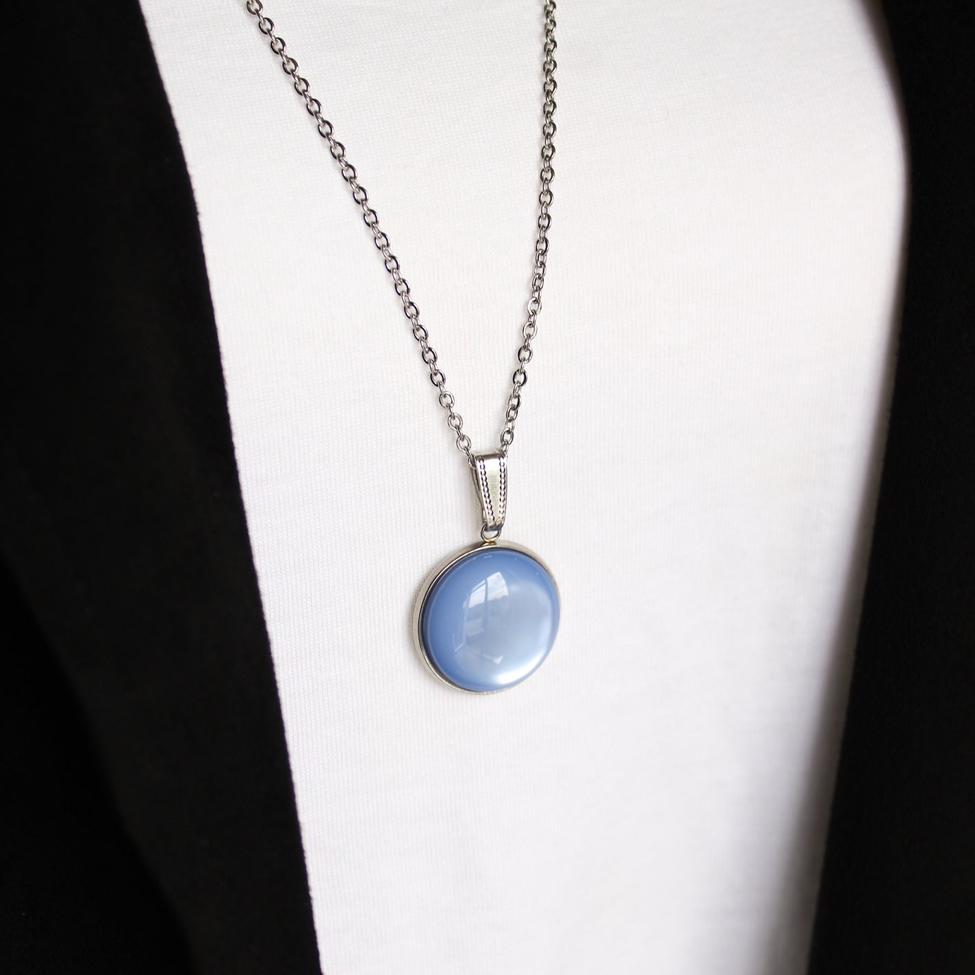 Lange Halskette in Provence Blau und Silber mit Anhänger, Edelstahl
