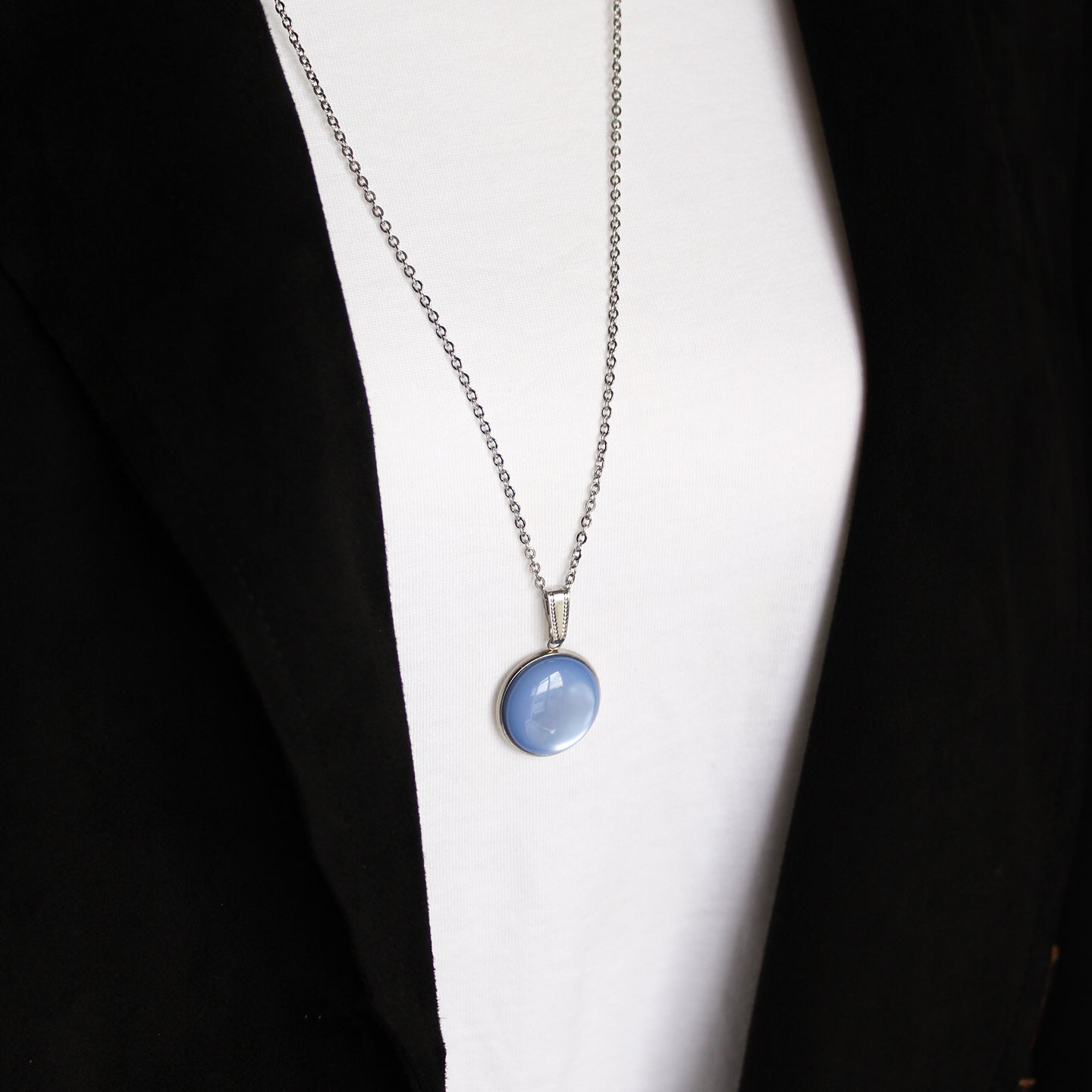 Lange Halskette in Provence Blau und Silber mit Anhänger, Edelstahl