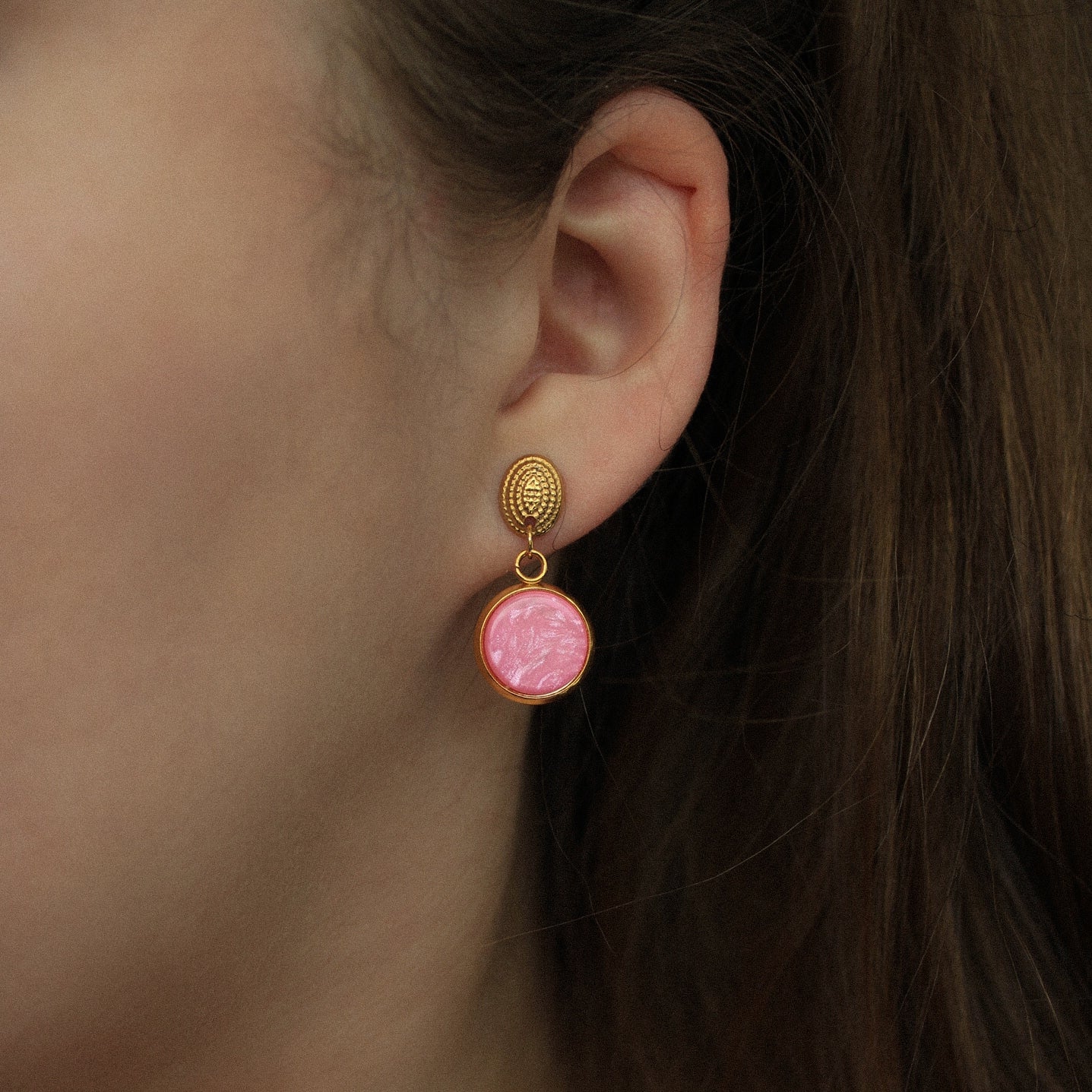 Goldene Ohrringe mit Stein in Pink, Ohrstecker, Edelstahl