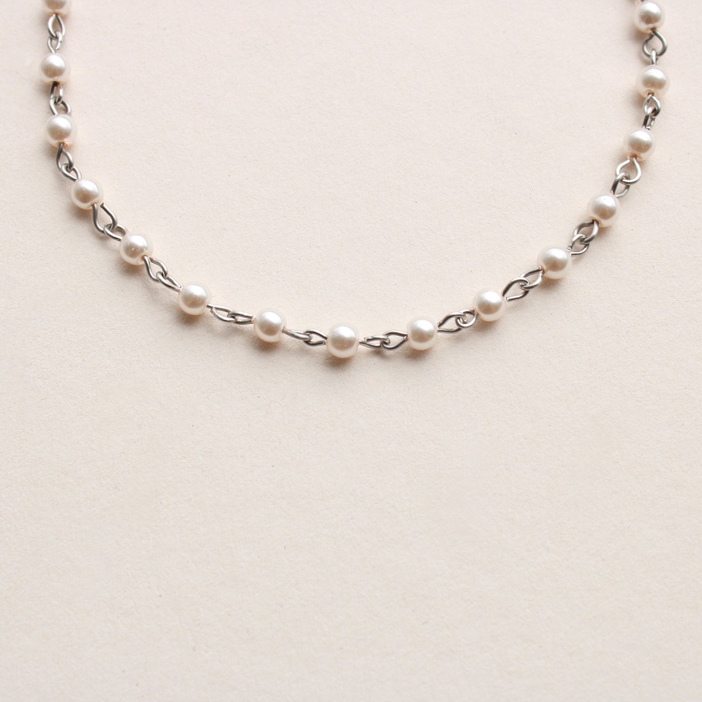 Fußkettchen Silber mit kleinen Perlen in Cremeweiß oder Weiß, Edelstahl