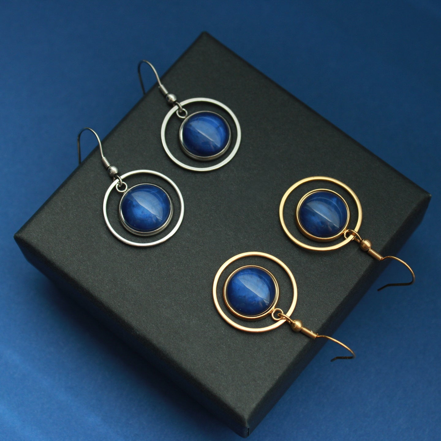 Ohrringe Silber und Königsblau mit Kreis Anhänger, Edelstahl