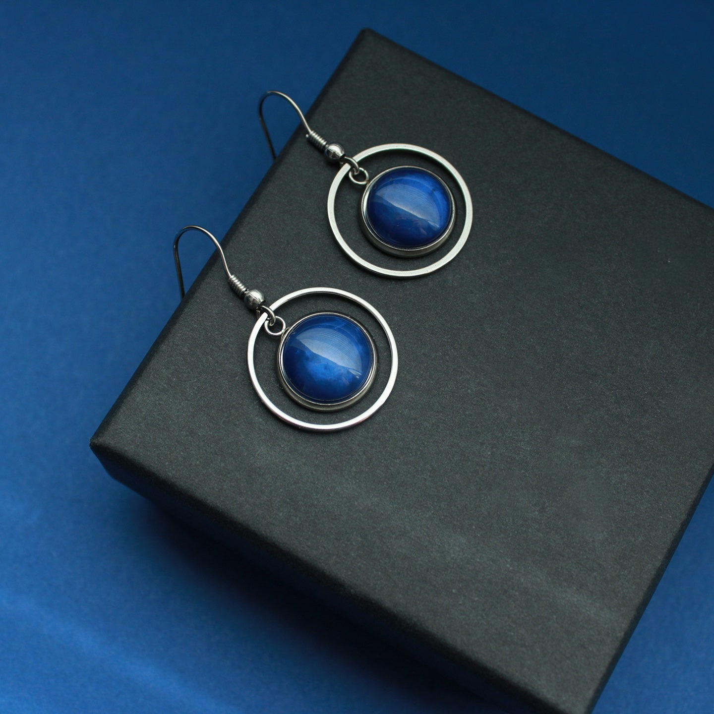 Ohrringe Silber und Königsblau mit Kreis Anhänger, Edelstahl
