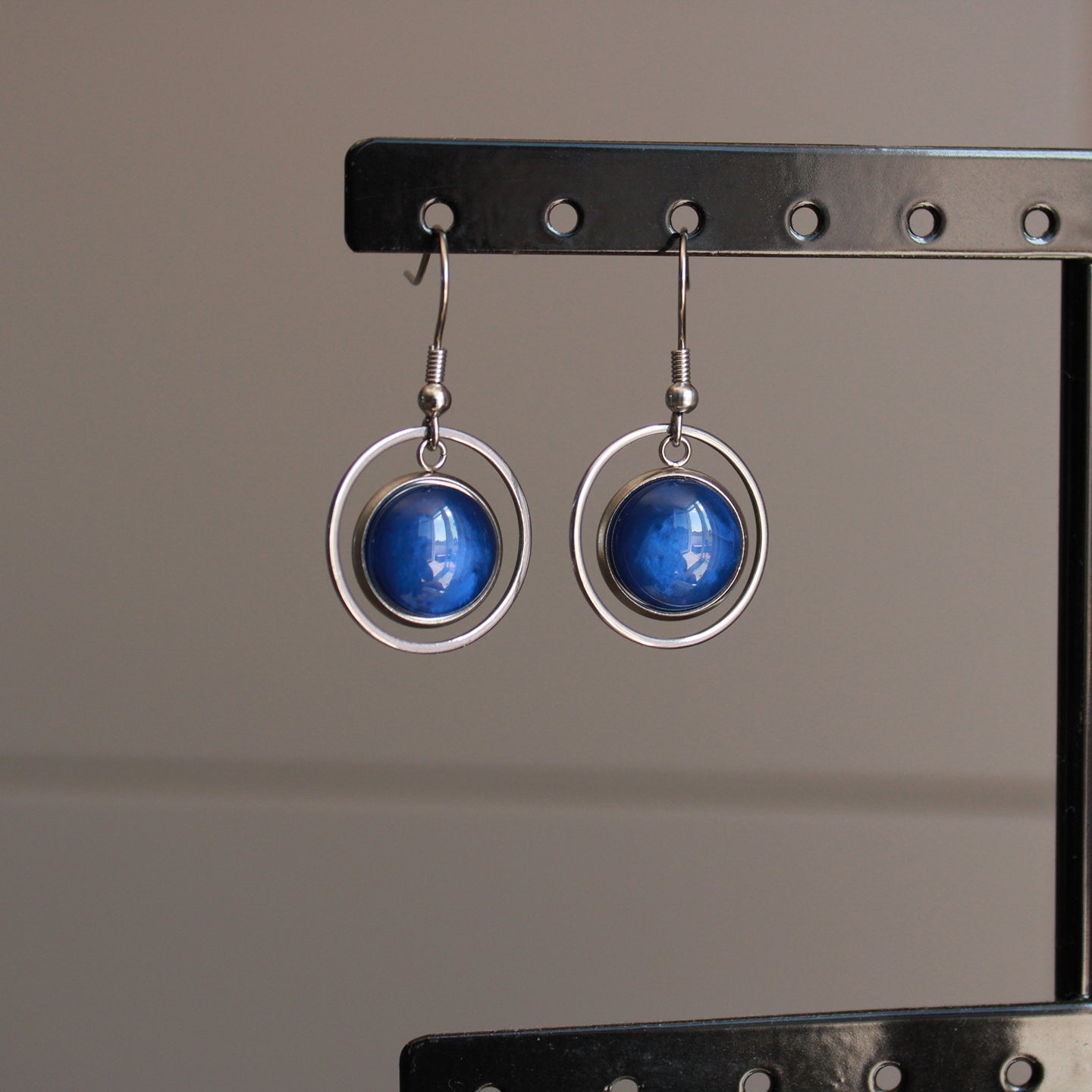 Ohrringe Silber und Königsblau mit Kreis Anhänger, Edelstahl