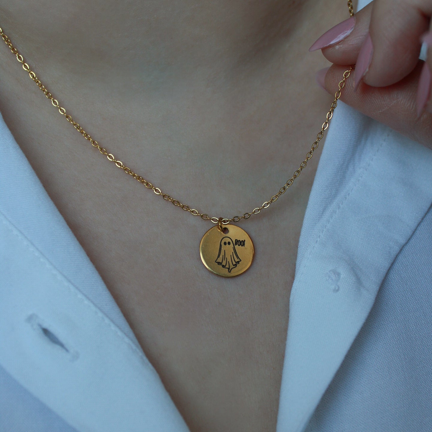 Halloween Halskette in Gold aus Edelstahl mit eingraviertem Geist als Anhänger