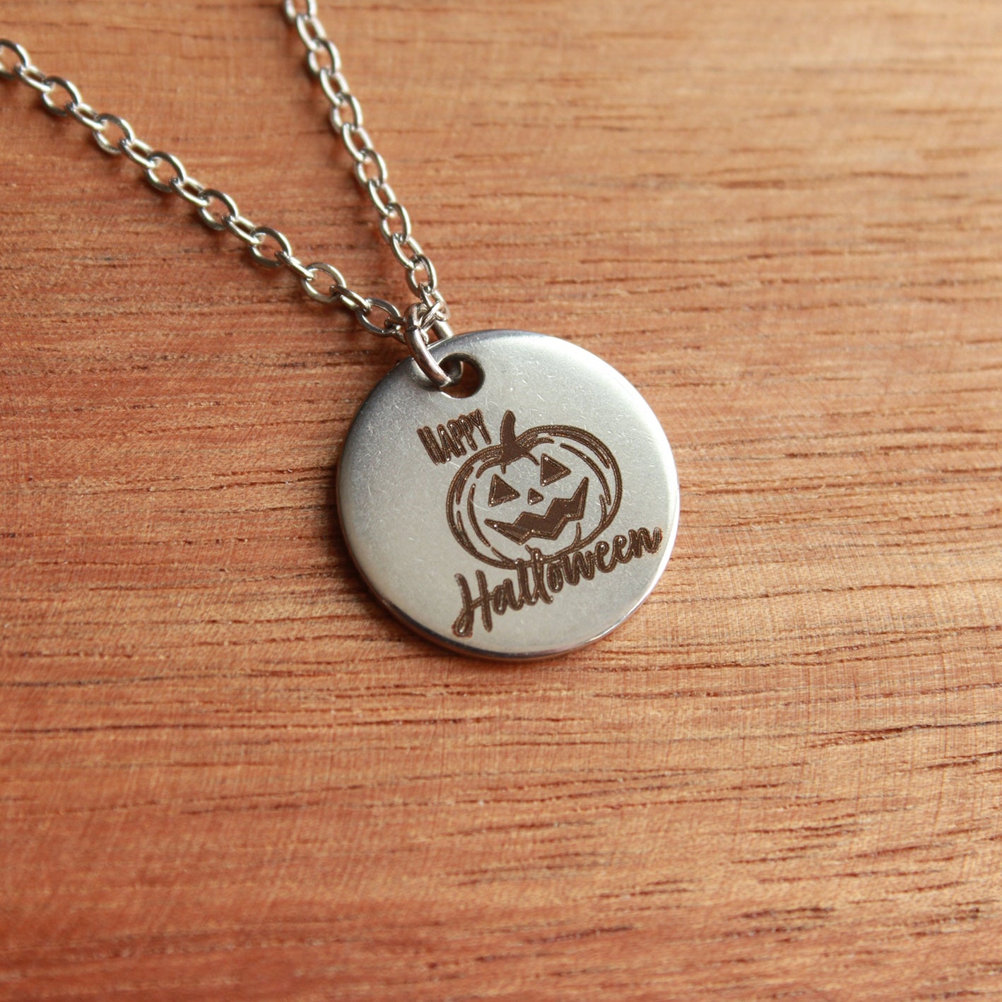 Halloween Halskette in Silber mit Kürbis Anhänger Happy Halloween, Edelstahl