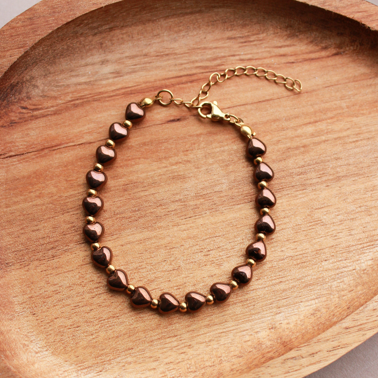 Armband mit Perlen in Herzform, Braun-Metallic, Gold