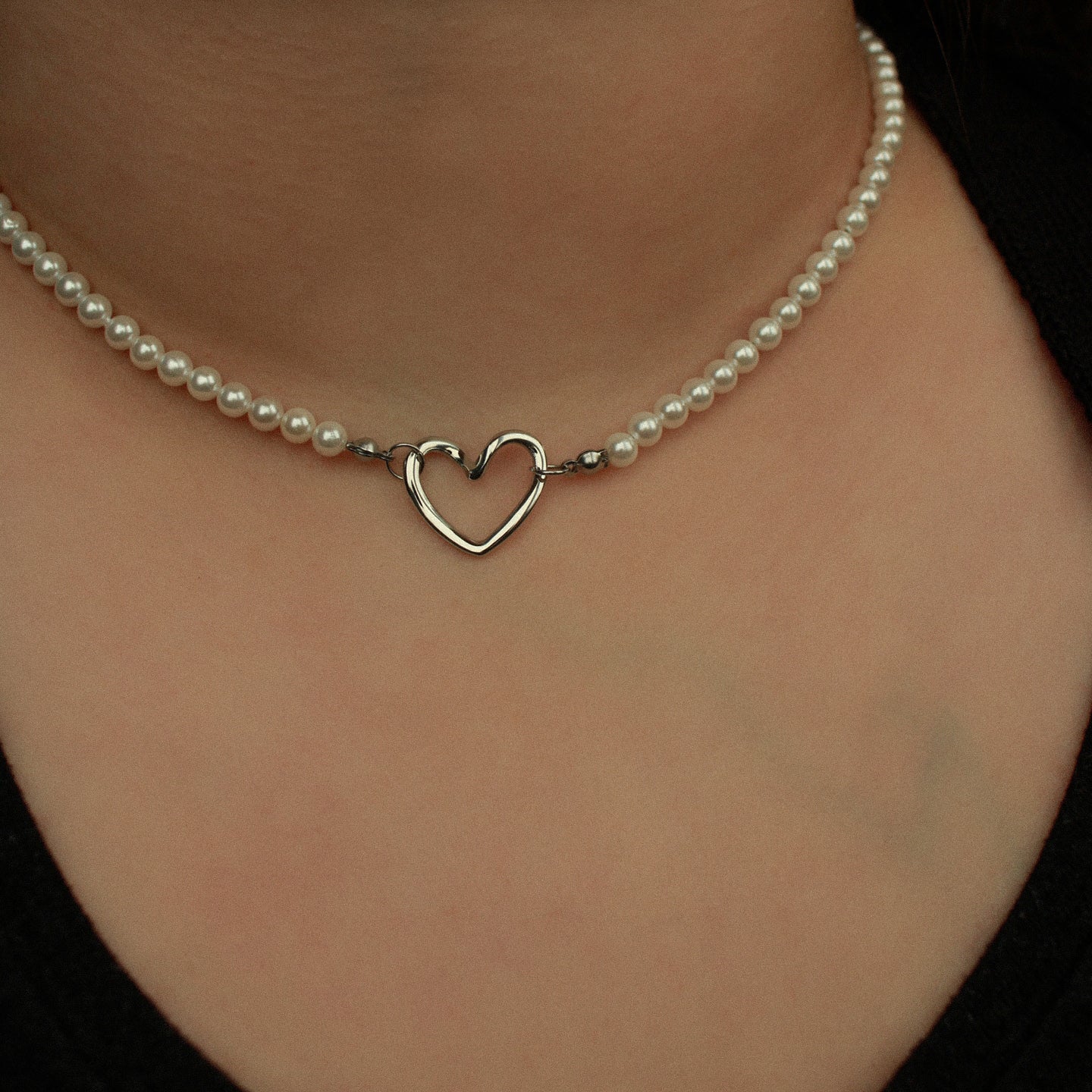 Perlenkette mit Herzanhänger/ Zwischenelement in Silber, Edelstahl