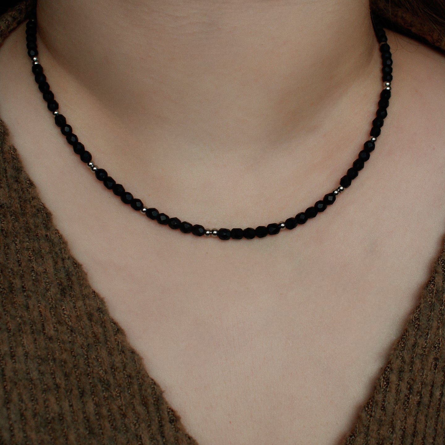 Schwarze Perlenkette mit Edelstahlperlen in Silber