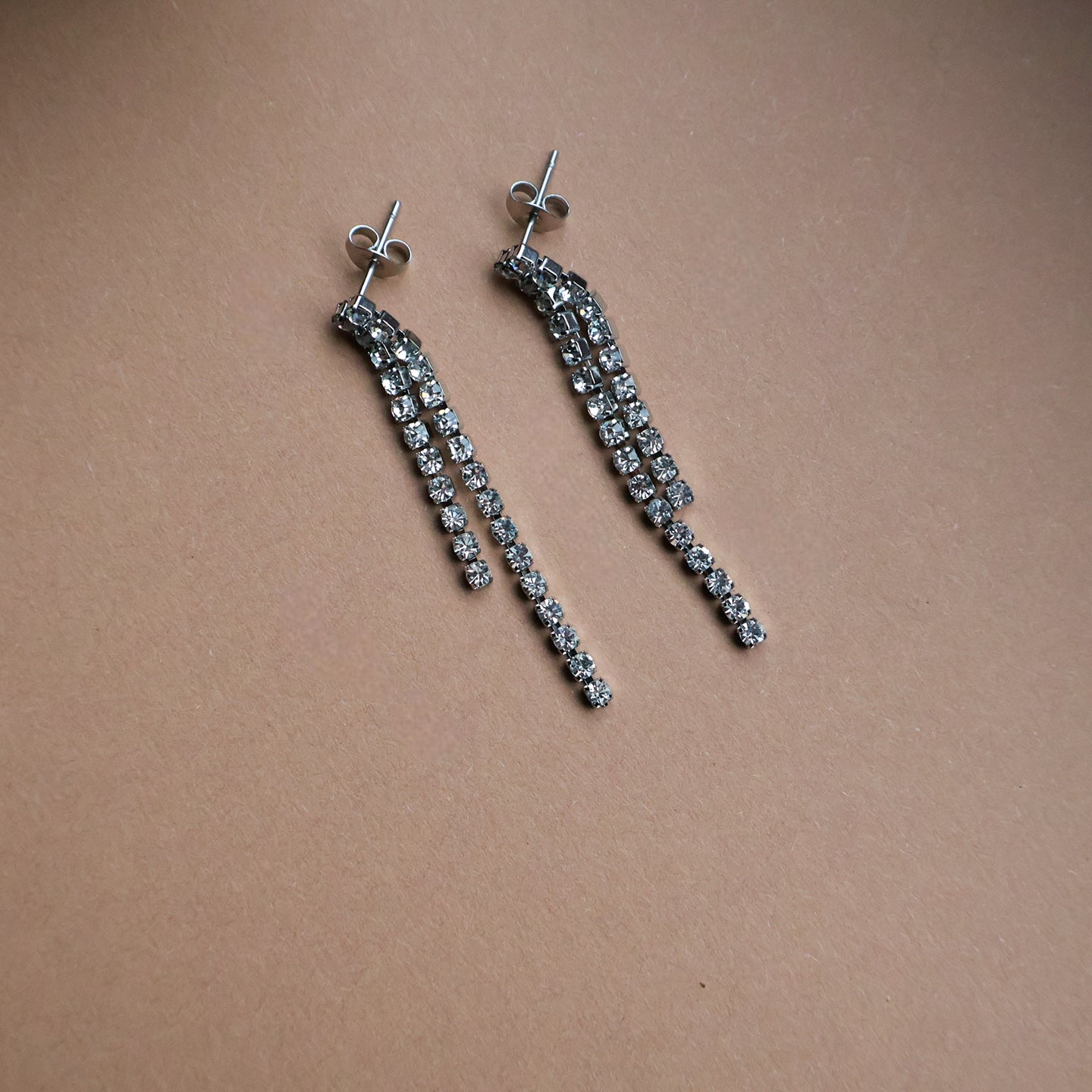 Funkelnde Ohrringe in Silber aus Edelstahl, Strass-Ohrstecker