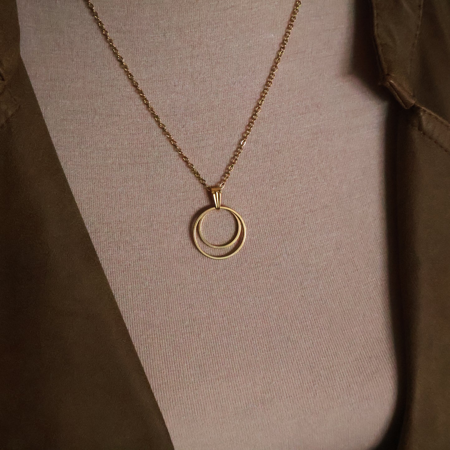 Halskette aus Edelstahl mit Doppelkreis-Anhänger, Gold