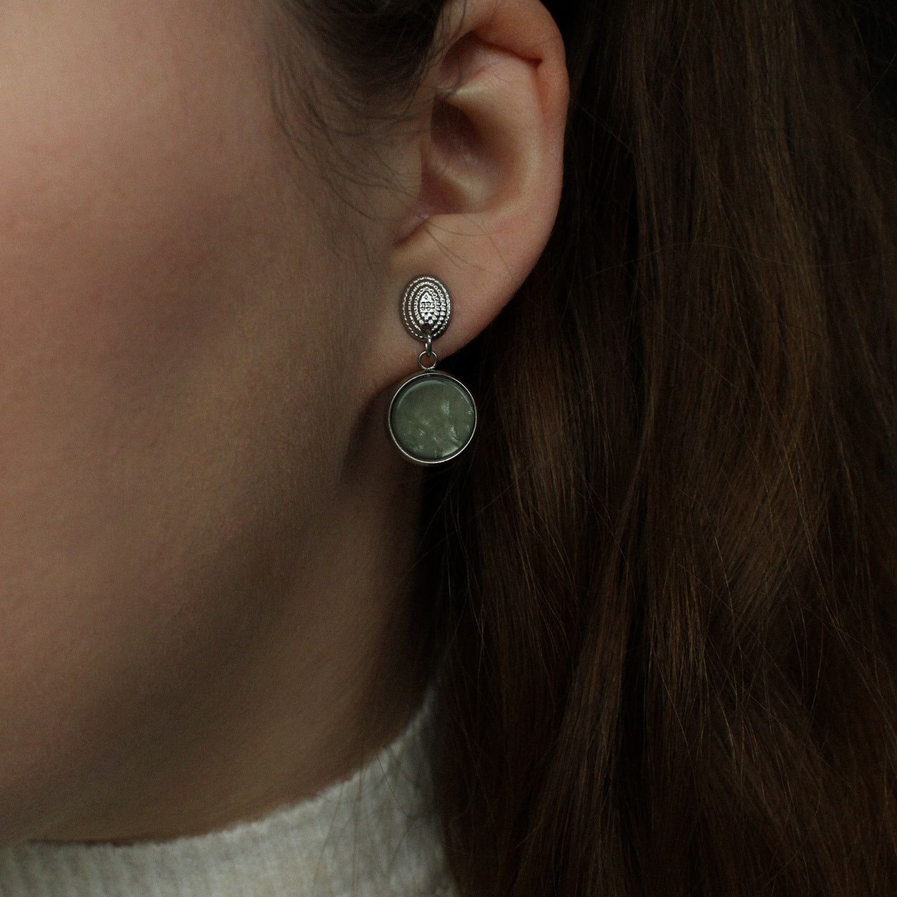 Silber Ohrringe rund aus Edelstahl mit Stein in der Farbe Jadegrün, Ohrstecker