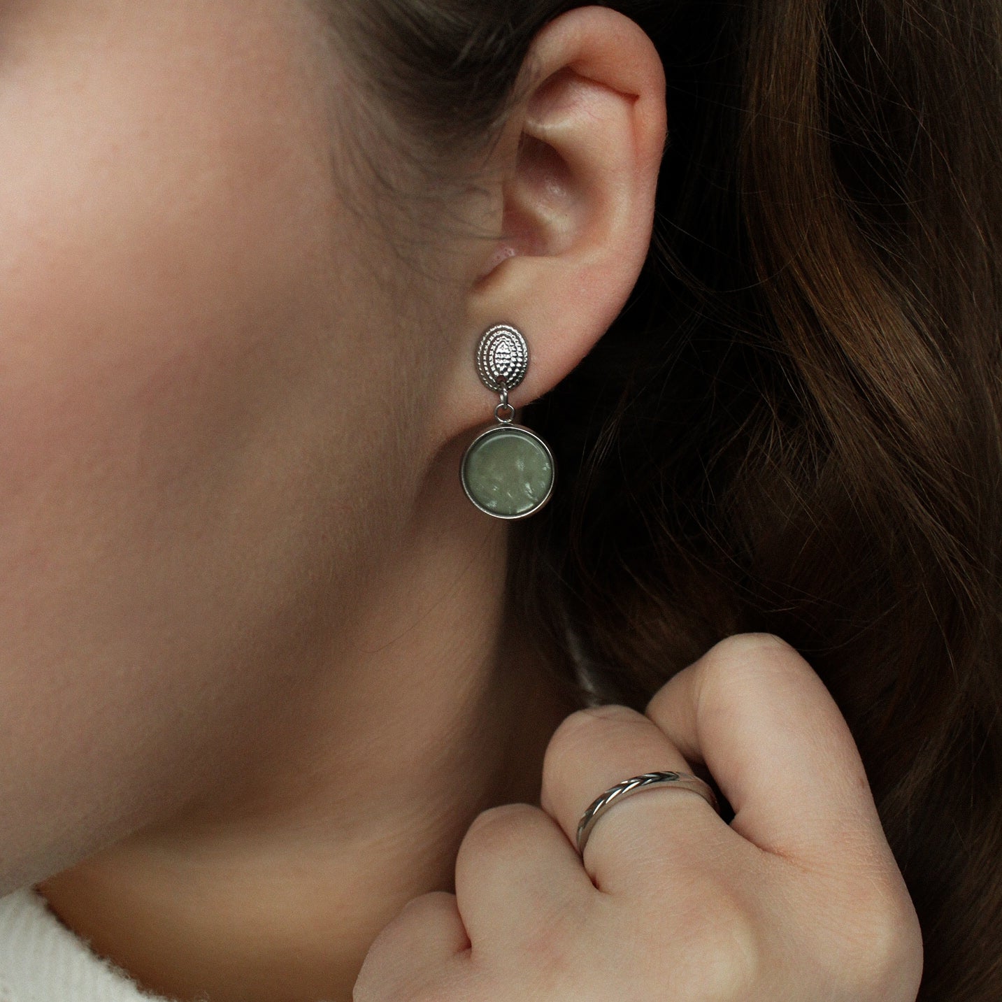 Silber Ohrringe rund aus Edelstahl mit Stein in der Farbe Jadegrün, Ohrstecker