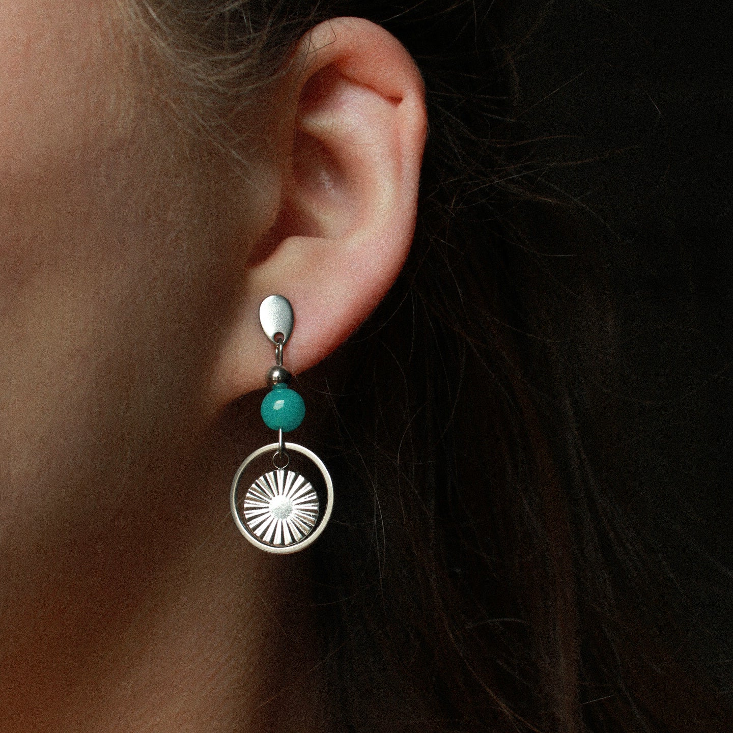 Ohrringe Silber mit Perle aus Naturstein in Türkis und rundem Anhänger, Ohrstecker
