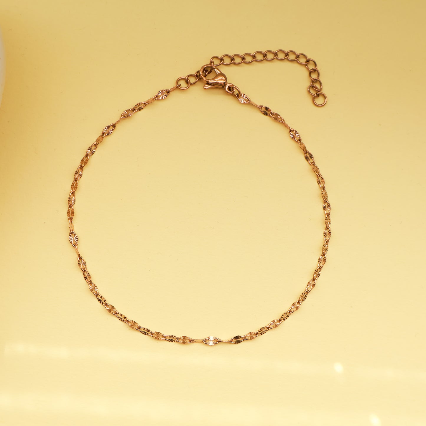 Roségold Fußkettchen aus Edelstahl, filigraner Fußschmuck mit funkelnden Details