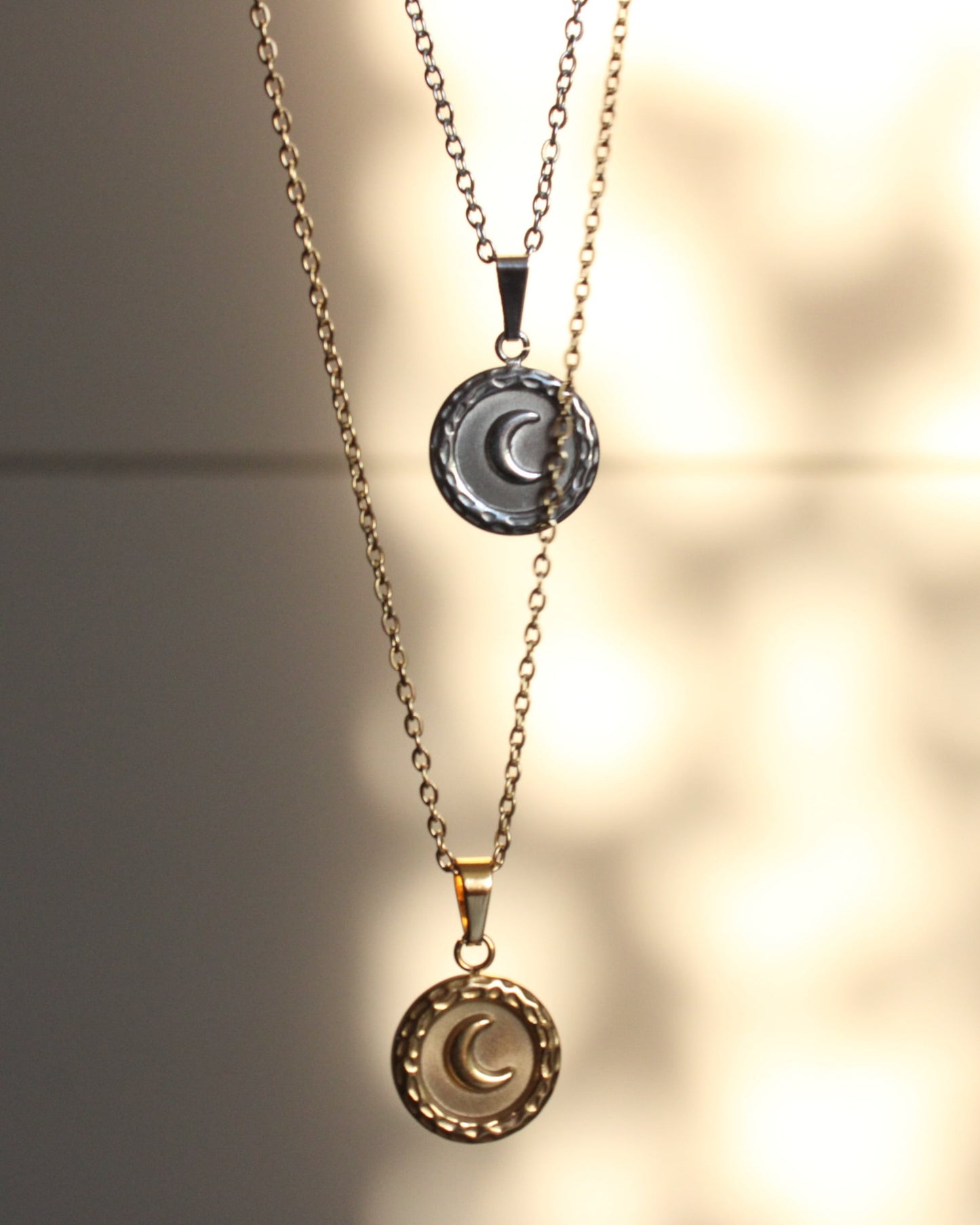 Halskette mit Mond Anhänger in Silber aus Edelstahl