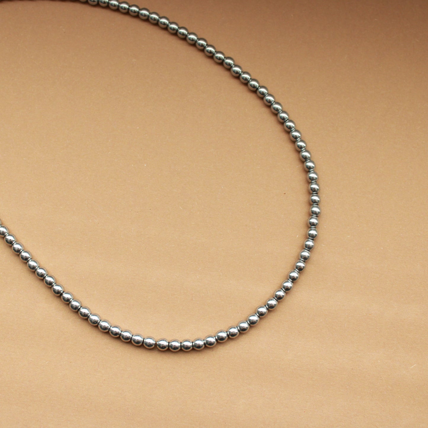 Hämatit Halkette, schlichte graue Kette mit Perlen und Edelstahl