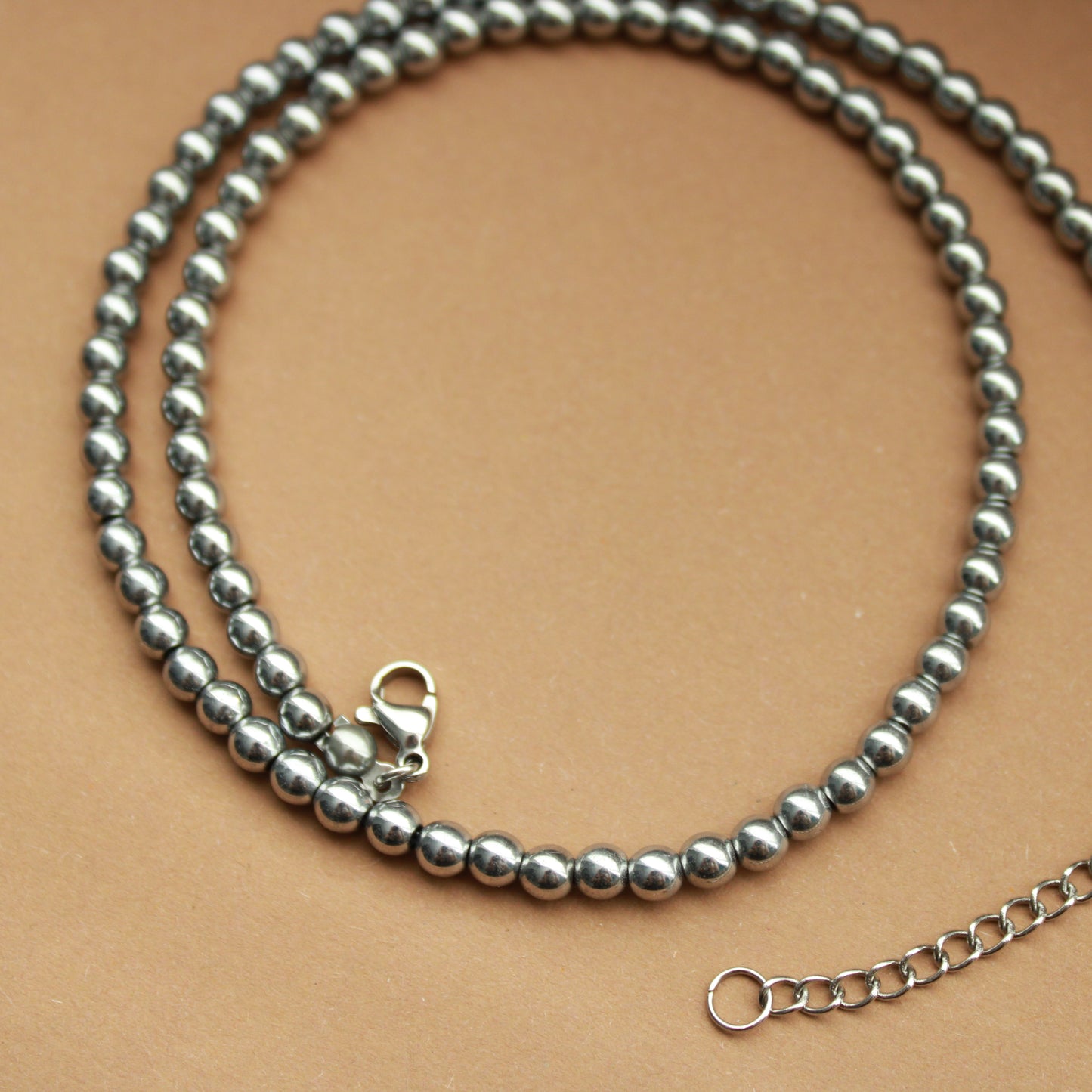 Hämatit Halkette, schlichte graue Kette mit Perlen und Edelstahl