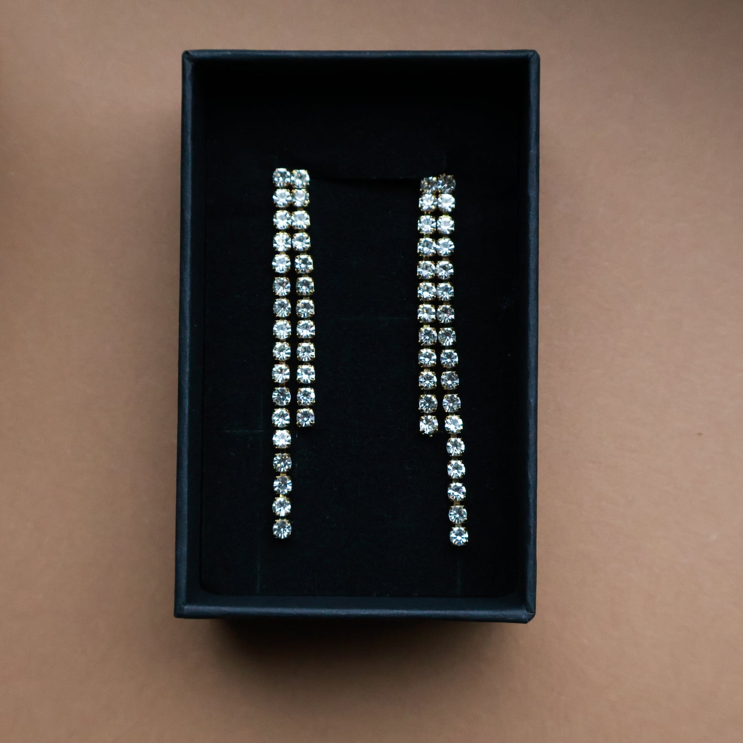 Funkelnde Ohrringe in Gold aus Edelstahl, Strass-Ohrstecker