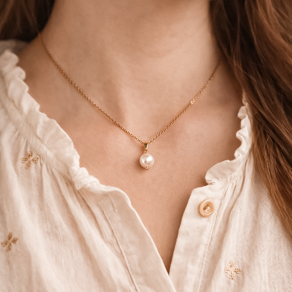Halskette in Gold mit Perle als Anhänger