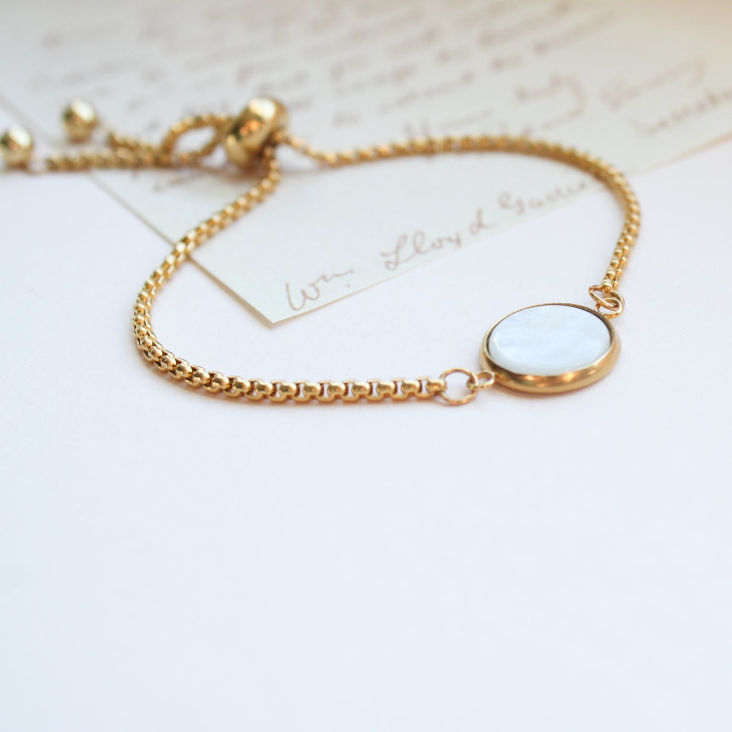 Armband Gold mit Stein in Weiß, verstellbar