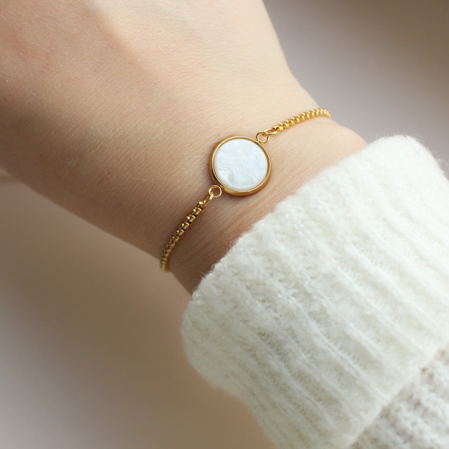 Armband Gold mit Stein in Weiß, verstellbar