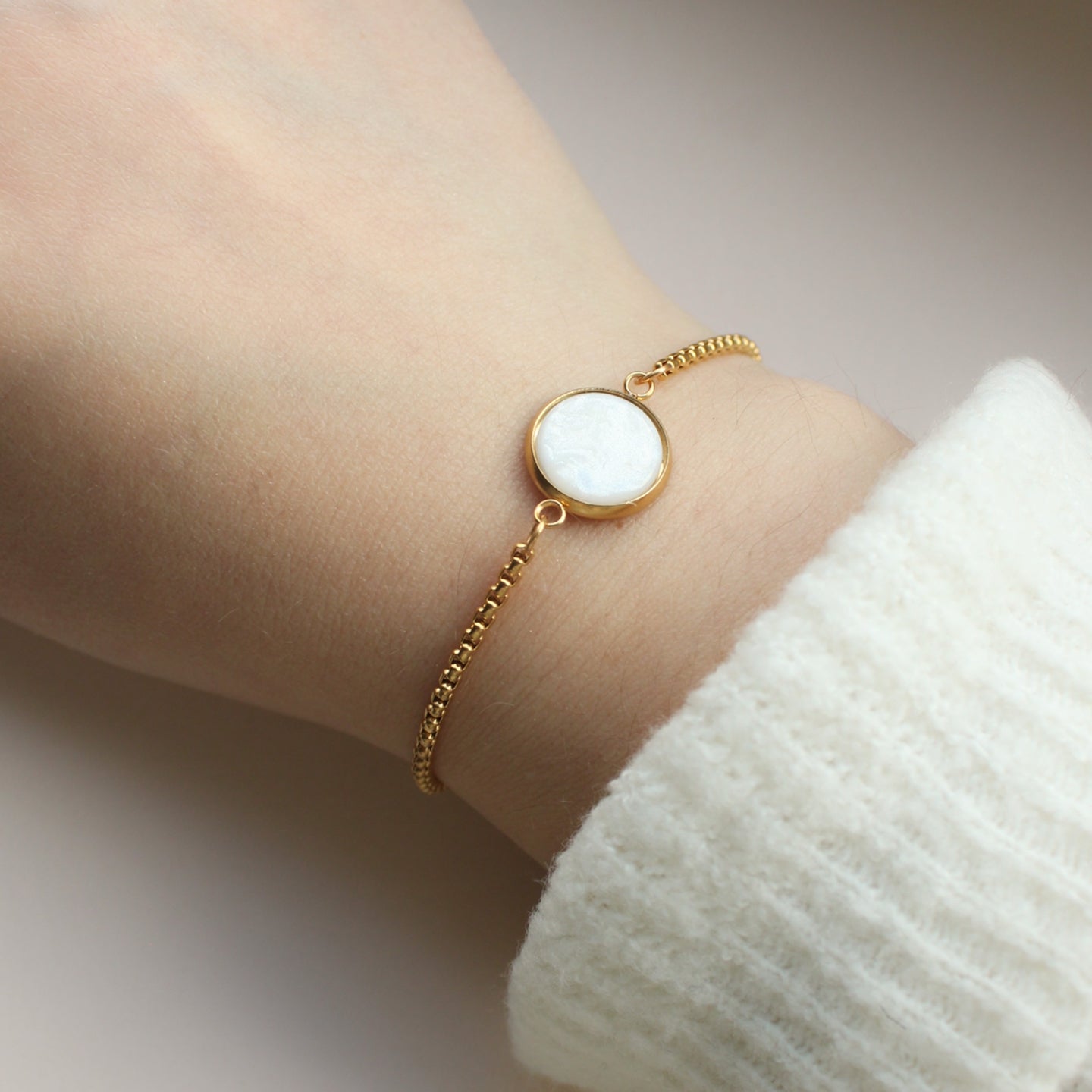Armband Gold mit Stein in Weiß, verstellbar