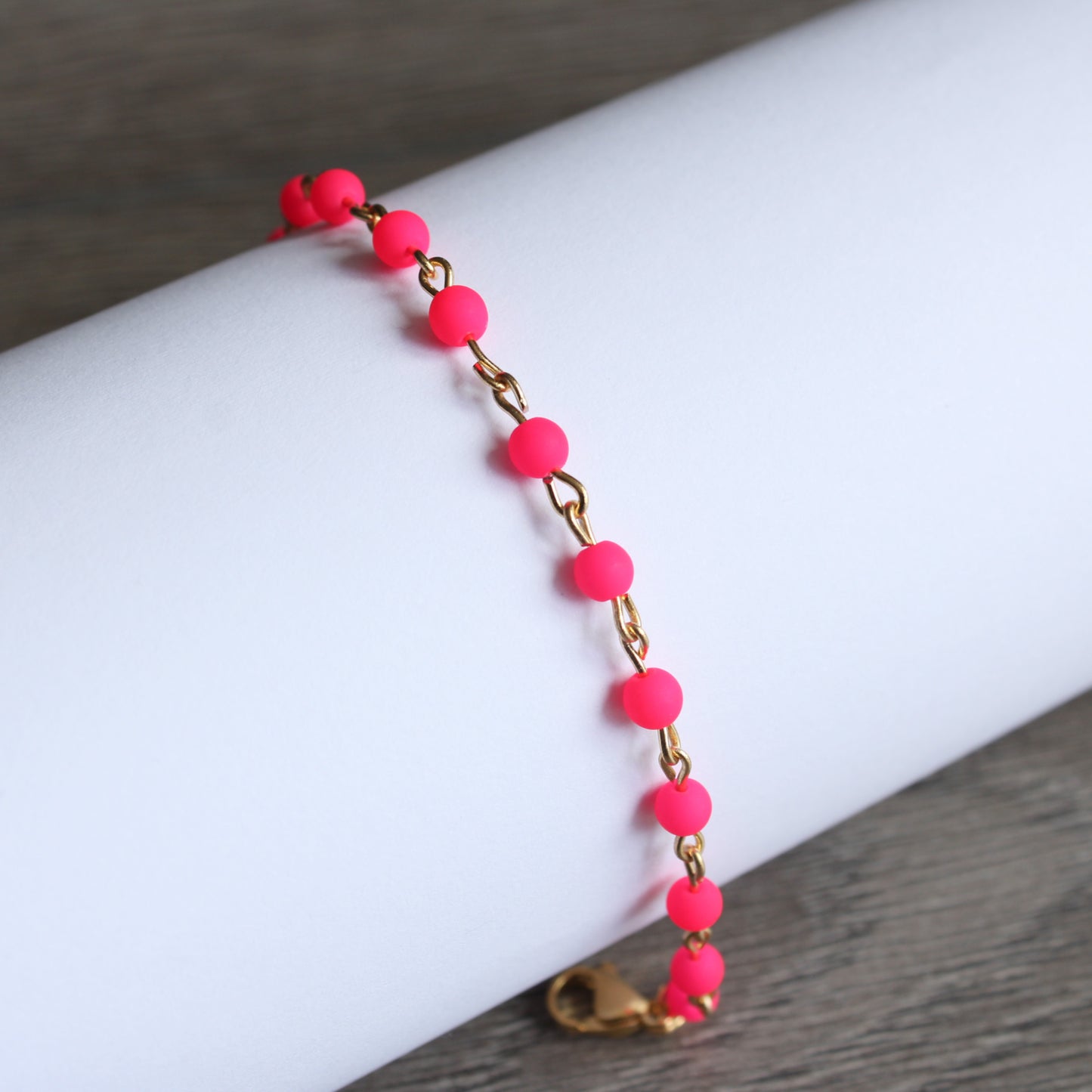Armband Gold mit kleinen Perlen in Pink, Neon, Edelstahl