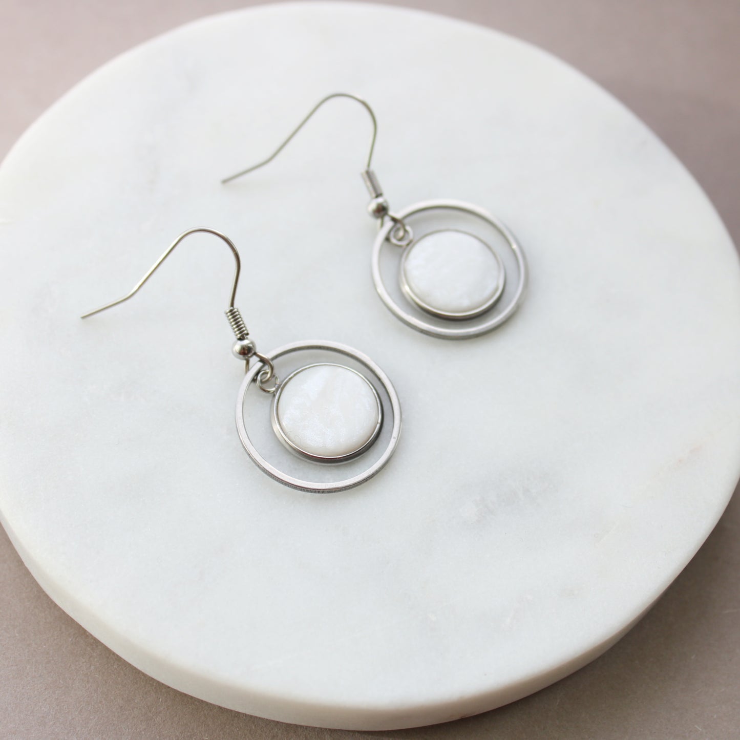 Ohrringe Silber und Weiß, Kreis Anhänger, Edelstahl