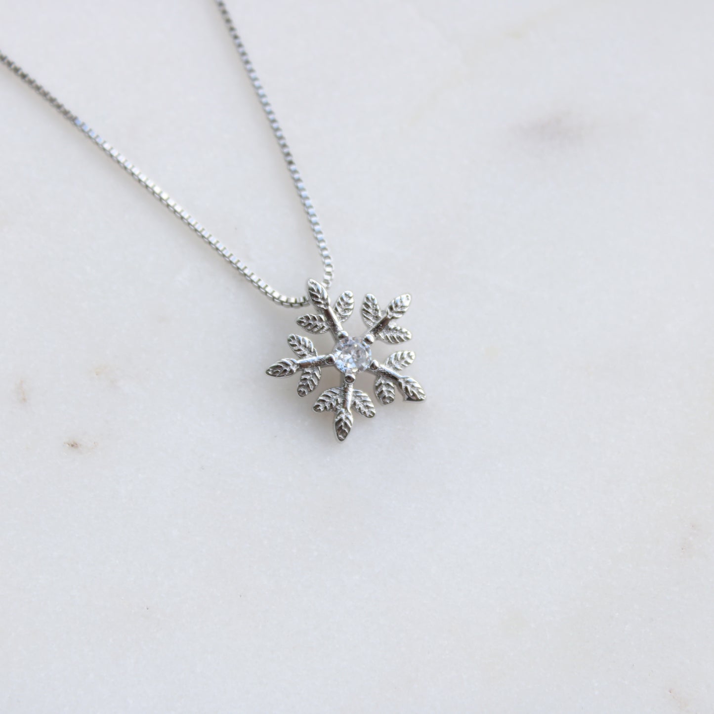 Halskette mit Schneeflocke als Anhänger, 925er Sterling Silber