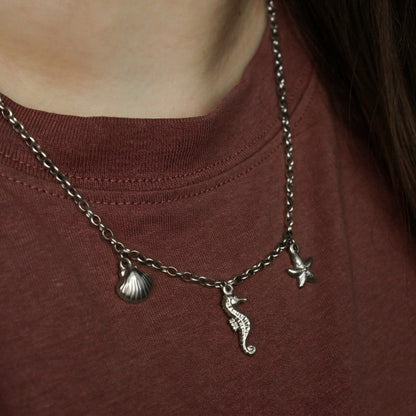 Halskette mit Seepferdchen, Seestern und Muschel-Anhänger in Silber aus Edelstahl
