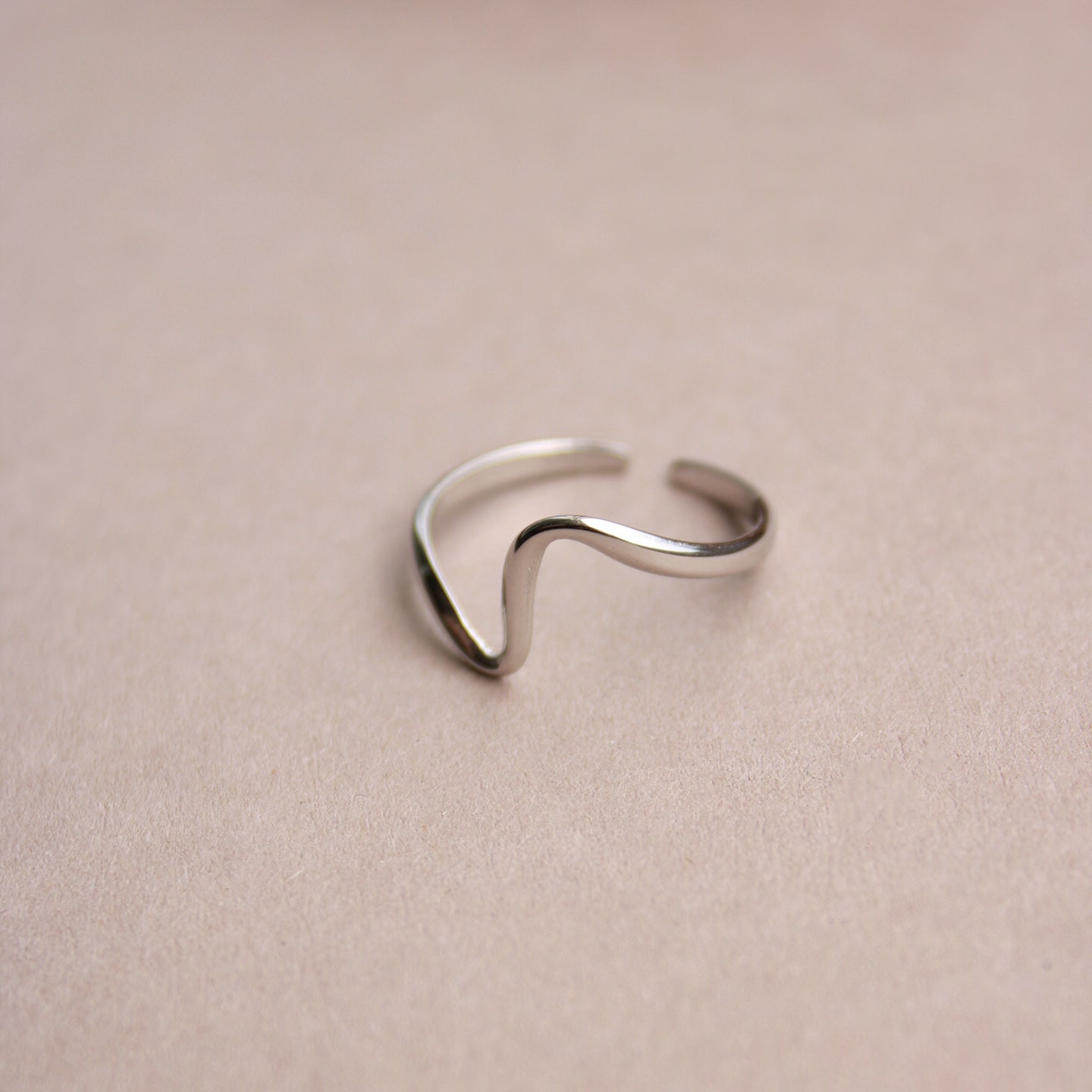 Silber Ring aus Edelstahl, schlichtes, geschwungenes Design, verstellbar