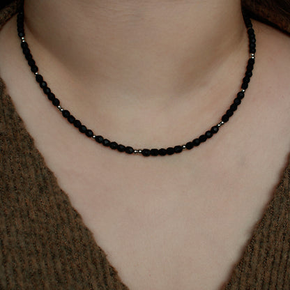 Schwarze Perlenkette mit Edelstahlperlen in Silber