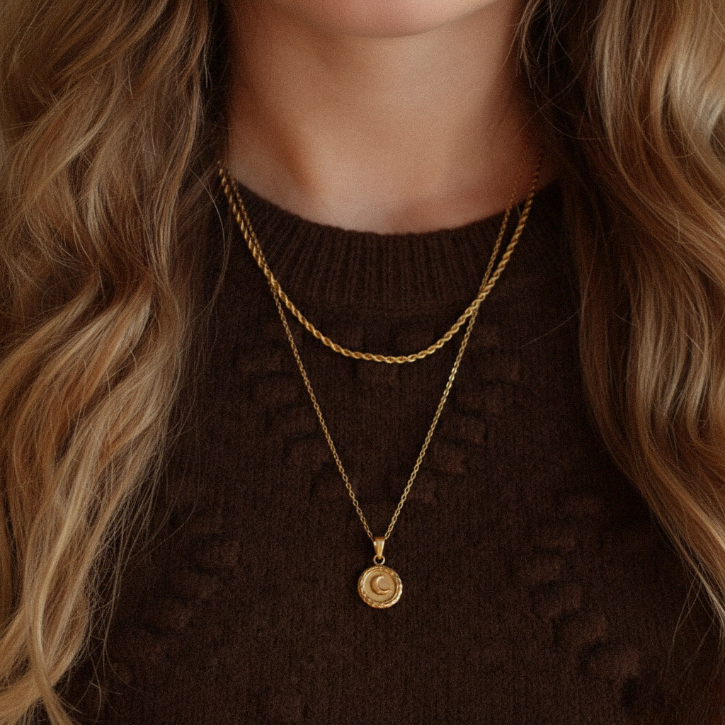Halskette mit Mond Anhänger in Gold aus Edelstahl