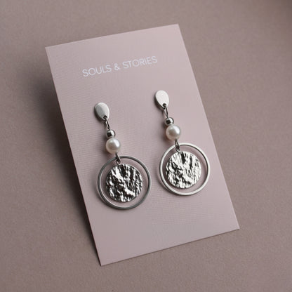 Ohrringe Silber mit Perlen und runden Anhängern, Ohrstecker