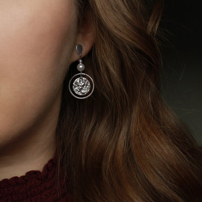 Ohrringe Silber mit Perlen und runden Anhängern, Ohrstecker